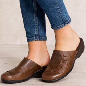 Clarks Artisan Leather Wedge Clogs Mules size 10N Brown